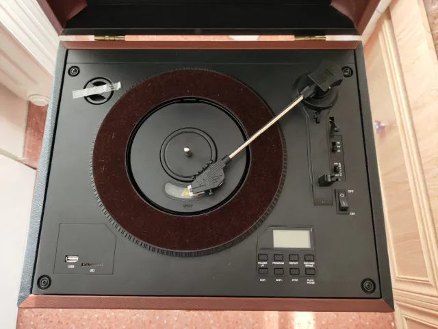 Tocadiscos Roadstar HIF-1580BT Vintage