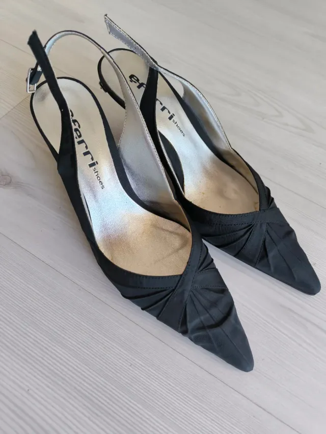 Zapatos de tacón elegantes.