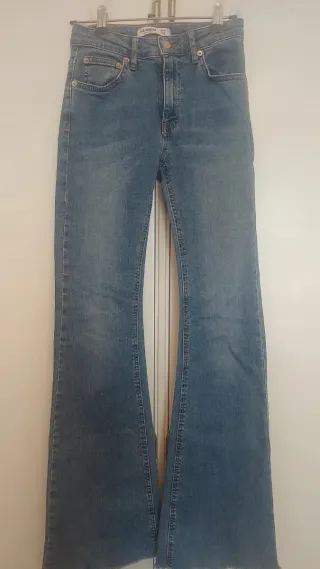 Pantalón vaquero Pull&Bear campana talla 32
