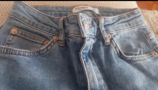 Pantalón vaquero Pull&Bear campana talla 32