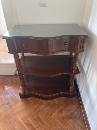 Mesa de cóctel de madera y cristal