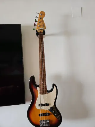 Bajo Fender Jazz Bass Sunburst