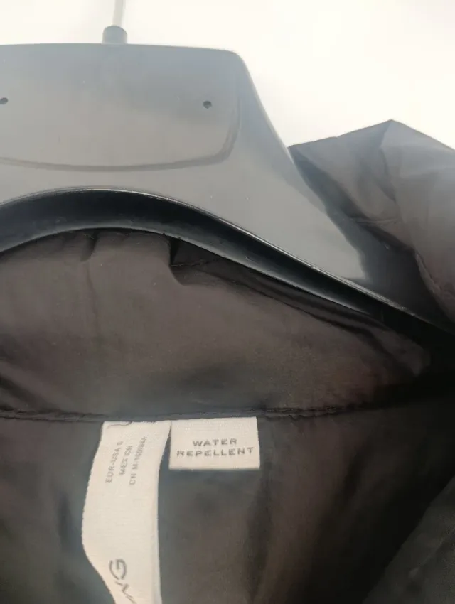 Chaleco acolchado negro de Mango