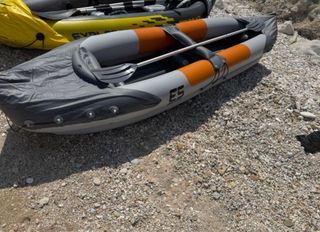 Kayak hinchable gris y naranja