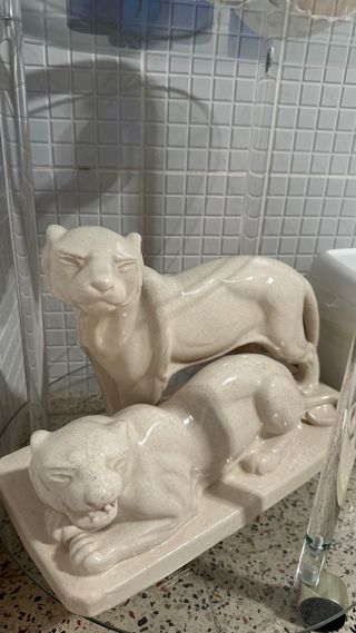 Figuras de pantera de cerámica