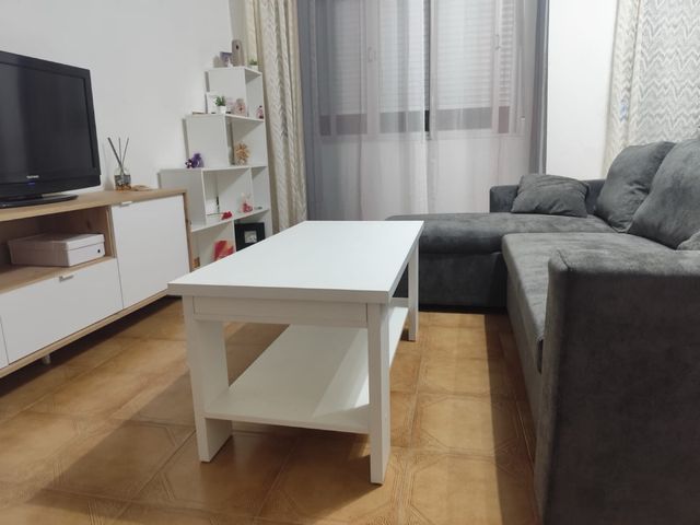 Mesa de centro de madera blanca