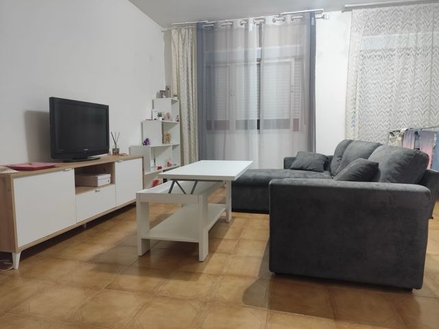 Mesa de centro de madera blanca