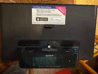 Radio Reloj Sony ICF-DS15IPN con Base de Carga