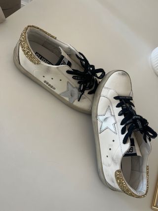Golden Goose Zapatillas Blancas y Doradas