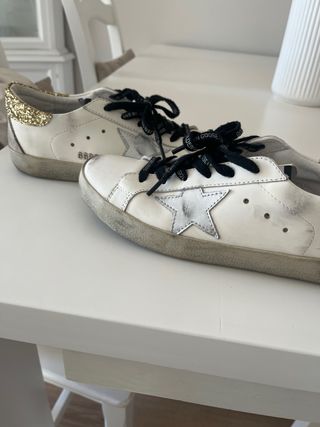 Golden Goose Zapatillas Blancas y Doradas