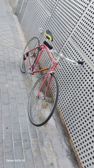 Bicicleta de carreras/fixie roja