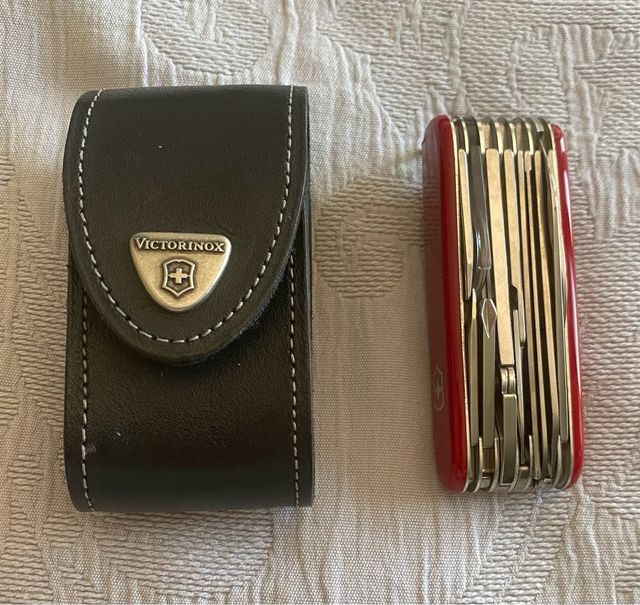 Navaja Suiza Victorinox XXL + Funda Negra