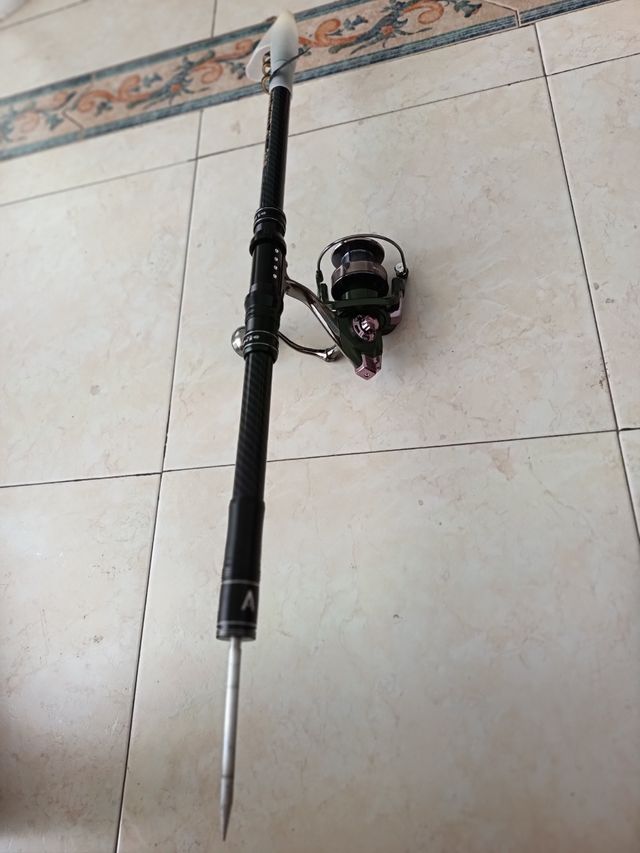 Caña de pescar GHOTDA 360 con carrete de 8000.