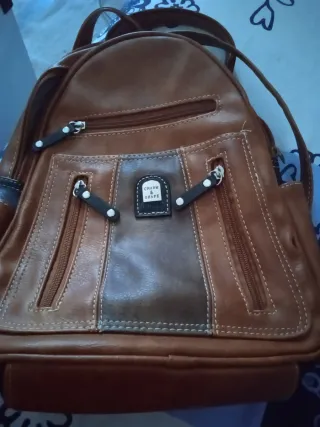 Mochila de cuero marrón