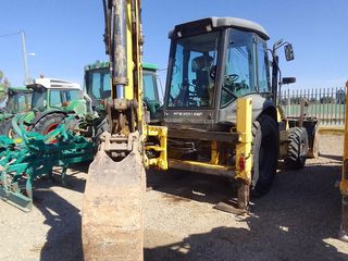 Retroexcavadora New Holland B100 CLR