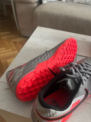 Botas de fútbol Nike césped artificial sin estrena
