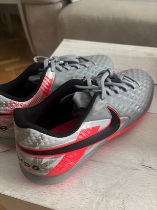 Botas de fútbol Nike césped artificial sin estrena
