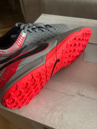 Botas de fútbol Nike césped artificial sin estrena