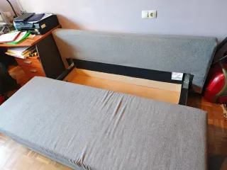 Sofá cama gris de tela