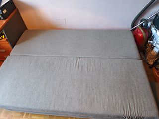 Sofá cama gris de tela