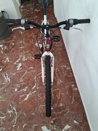 Bicicleta de paseo TOPBIKE blanca y roja