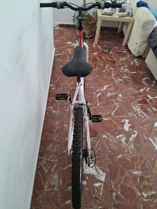 Bicicleta de paseo TOPBIKE blanca y roja