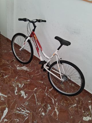 Bicicleta de paseo TOPBIKE blanca y roja