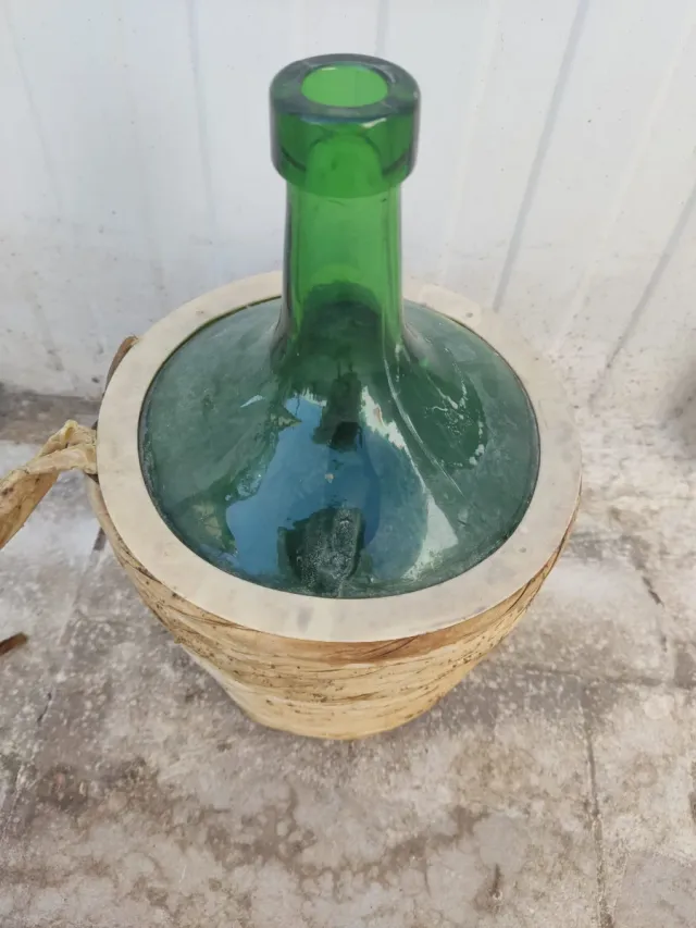 Damajuana de vidrio verde