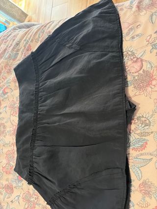 Falda pantalón  negra con volantes