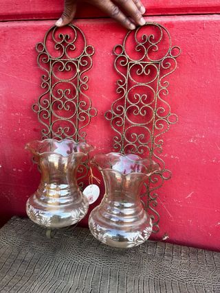Pareja apliques metal y jarrones cristal