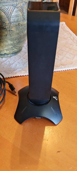 Supporto per Cuffie con illuminazione RGB +HUB USB