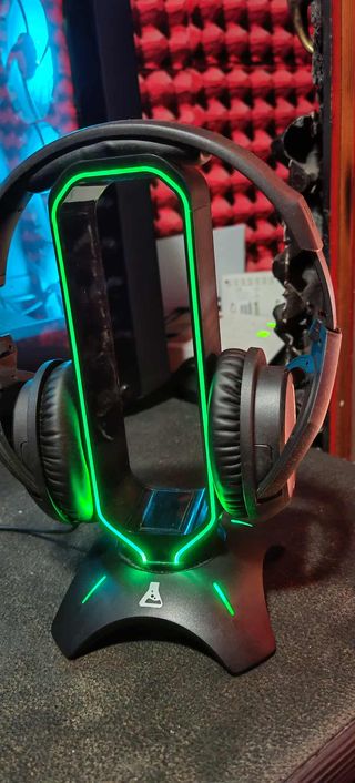Supporto per Cuffie con illuminazione RGB +HUB USB