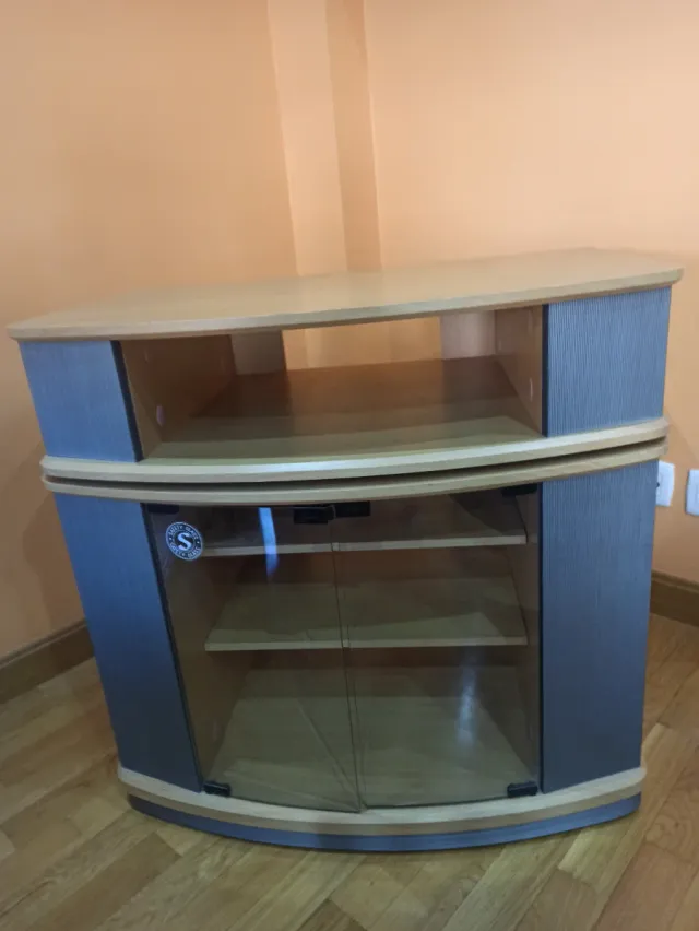 Mesa giratoria para TV
URGE POR FALTA DE, ESPACIO
