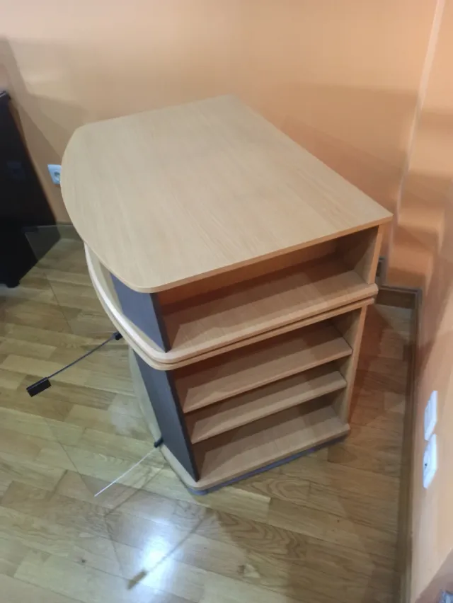 Mesa giratoria para TV
URGE POR FALTA DE, ESPACIO