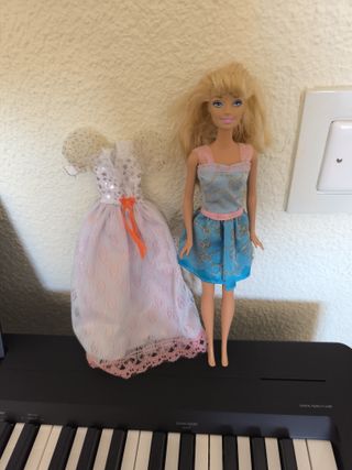 Barbie con vestido de princesa extra