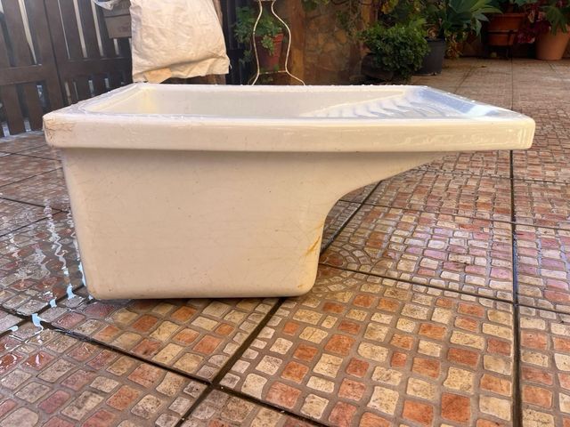 Pila de cerámica blanca