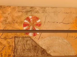 Cuadro decorativo beige y rojo