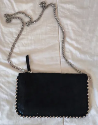 Bolso Zara Negro con Cadena Plateada