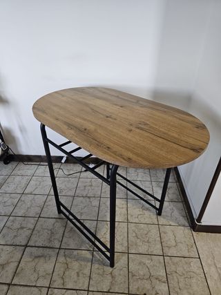 Tavolo alto ovale con sedie