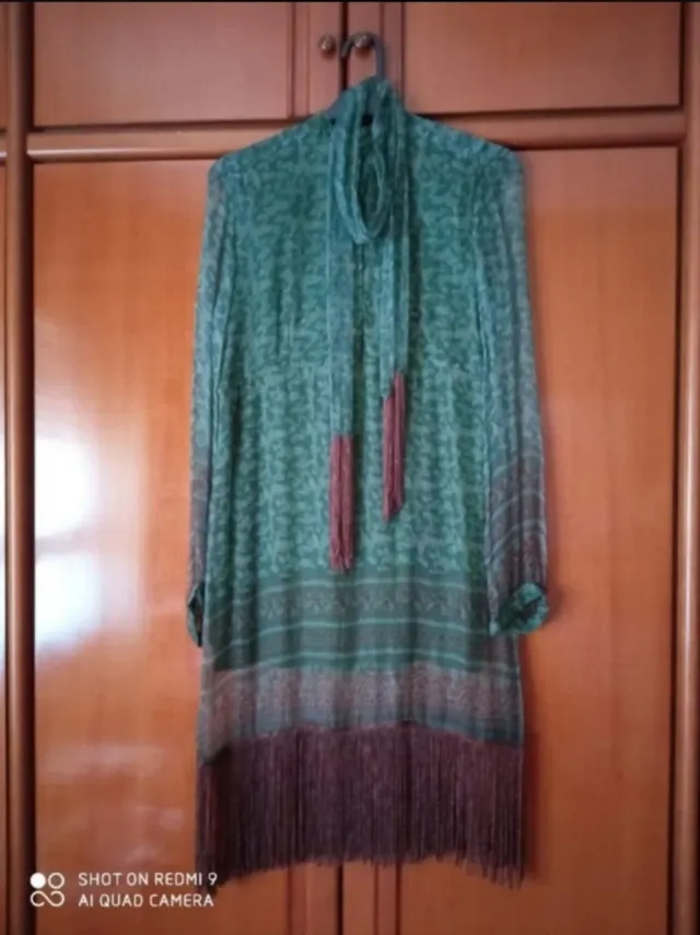Vestido Strena verde con flecos M