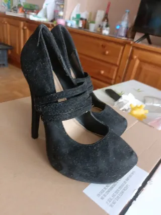Zapatos negros tacón fino