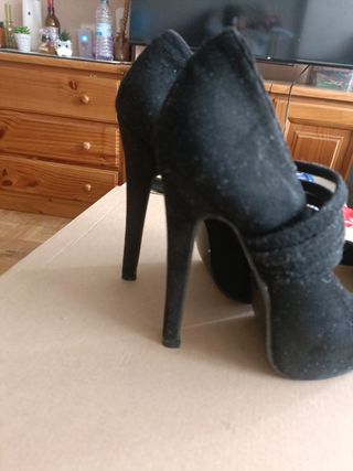Zapatos negros tacón fino