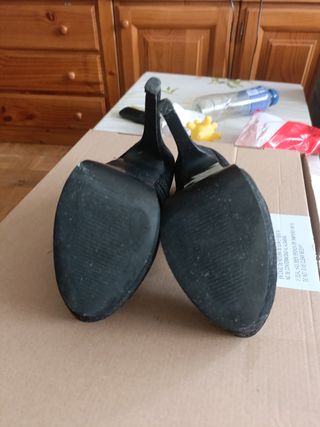 Zapatos negros tacón fino