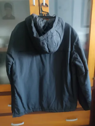 Cazadora Negra Pull&Bear canguro 