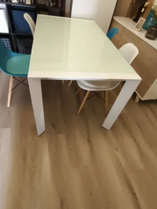 Mesa de comedor cristal y metal