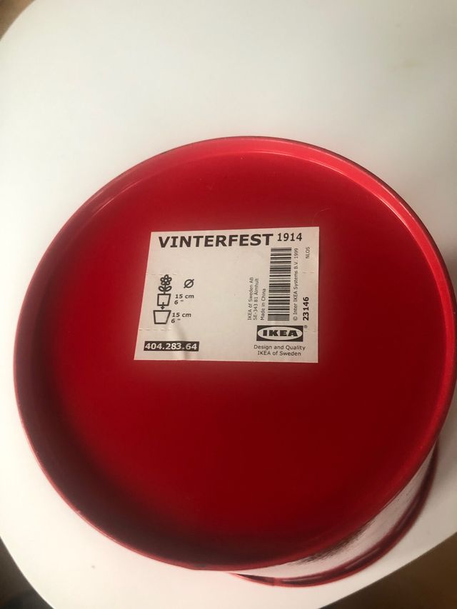 Macetero decorativo rojo metálico