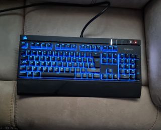 Teclado Mecánico Gaming Corsair STRAFE RGB