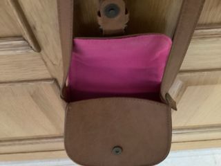 Bolso marrón con detalles calados