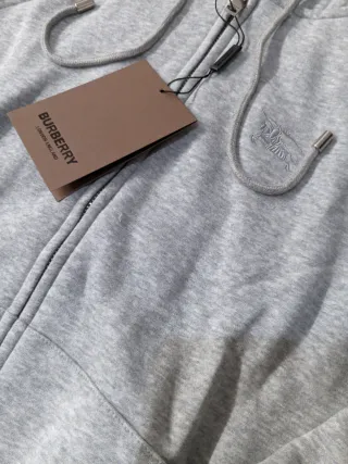 Sudadera Burberry con cremallera gris