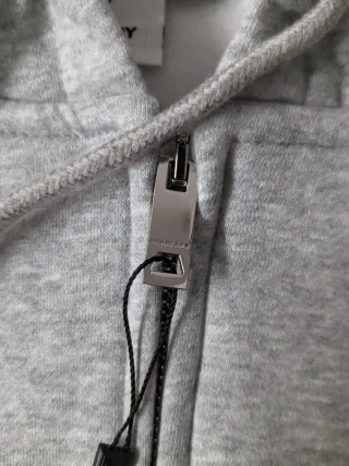 Sudadera Burberry con cremallera gris